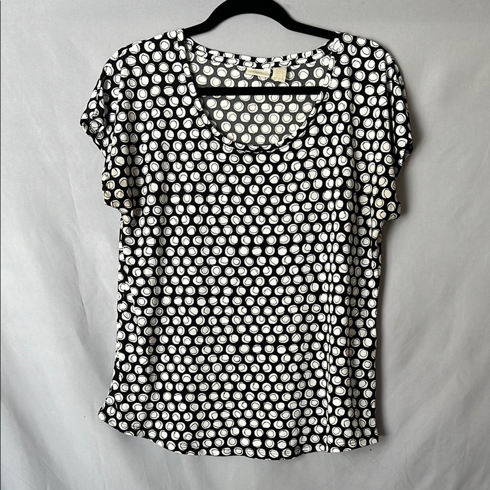 Chicos scoop neck black and white cap sleeve top | size 1